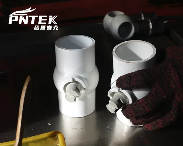 Síntomas de una Válvula de PVC Defectuosa Válvula de PVC con signos de fuga o daño