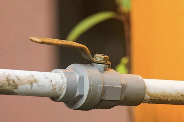 PVC vs Brass Ball Valves A side-by-side comparison of a PVC ball valve and a brass ball valve