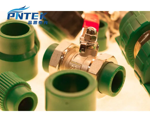 PPR vs PVC for Hot Water Applications A side-by-side comparison image showing a PPR pipe labeled 'Hot & Cold' and a PVC pipe labeled 'Cold Only'