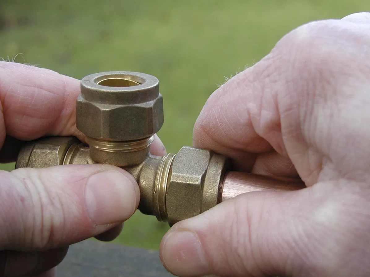 How to Tighten Pipe Fittings?—Pntekplast